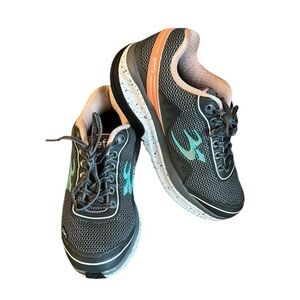 Size 9 gravity Defyer shoes